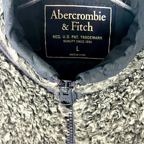 Abercrombie & Fitch Women’s Nubby Sherpa Jacket Full Zip  L Gray With Black Trim - Picture 5 of 10